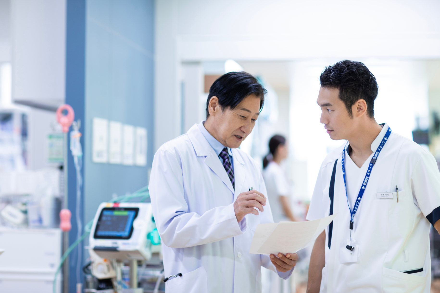 研究を行う医療従事者