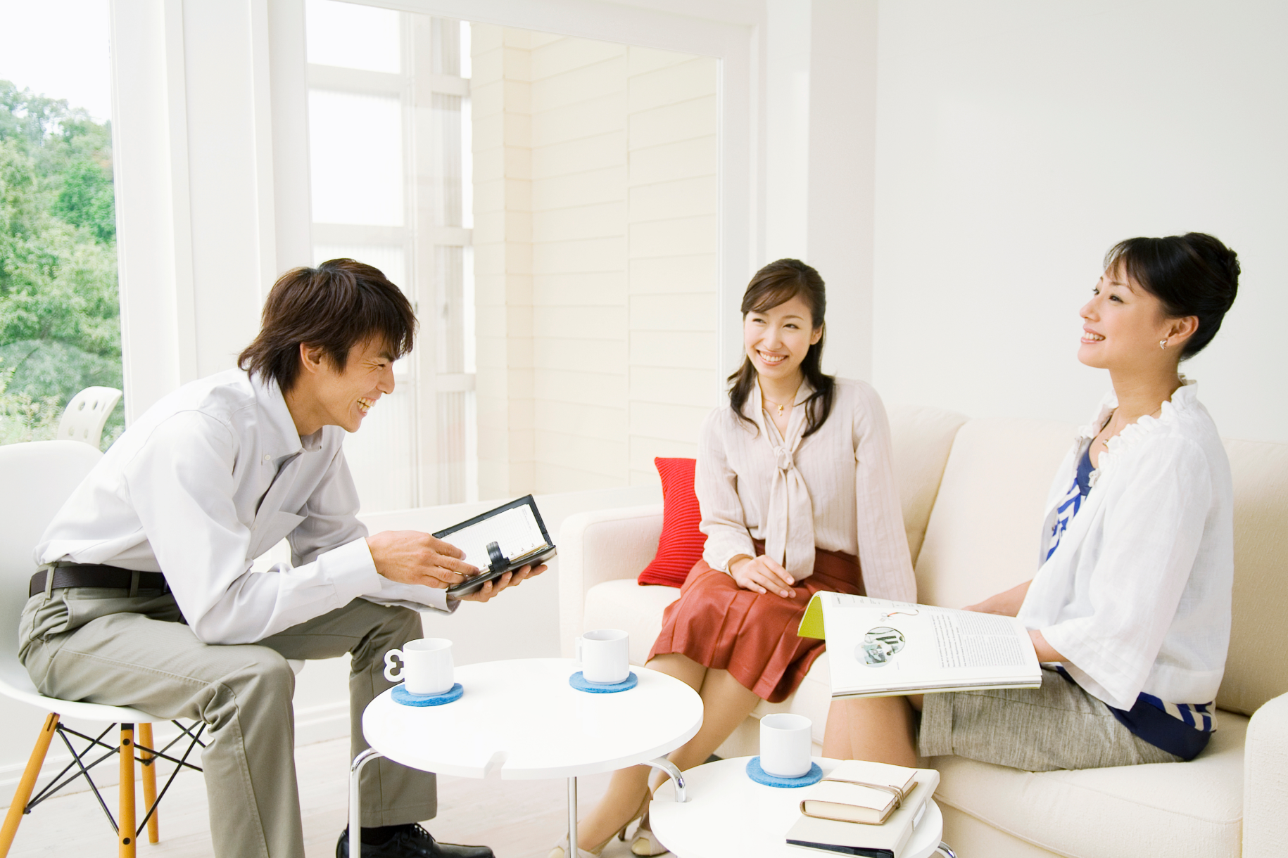 電話しているスモールビジネスのオーナー